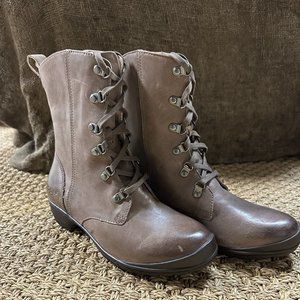 BOGS CARRIE MID LACE UP LEATHER BOOT NEW